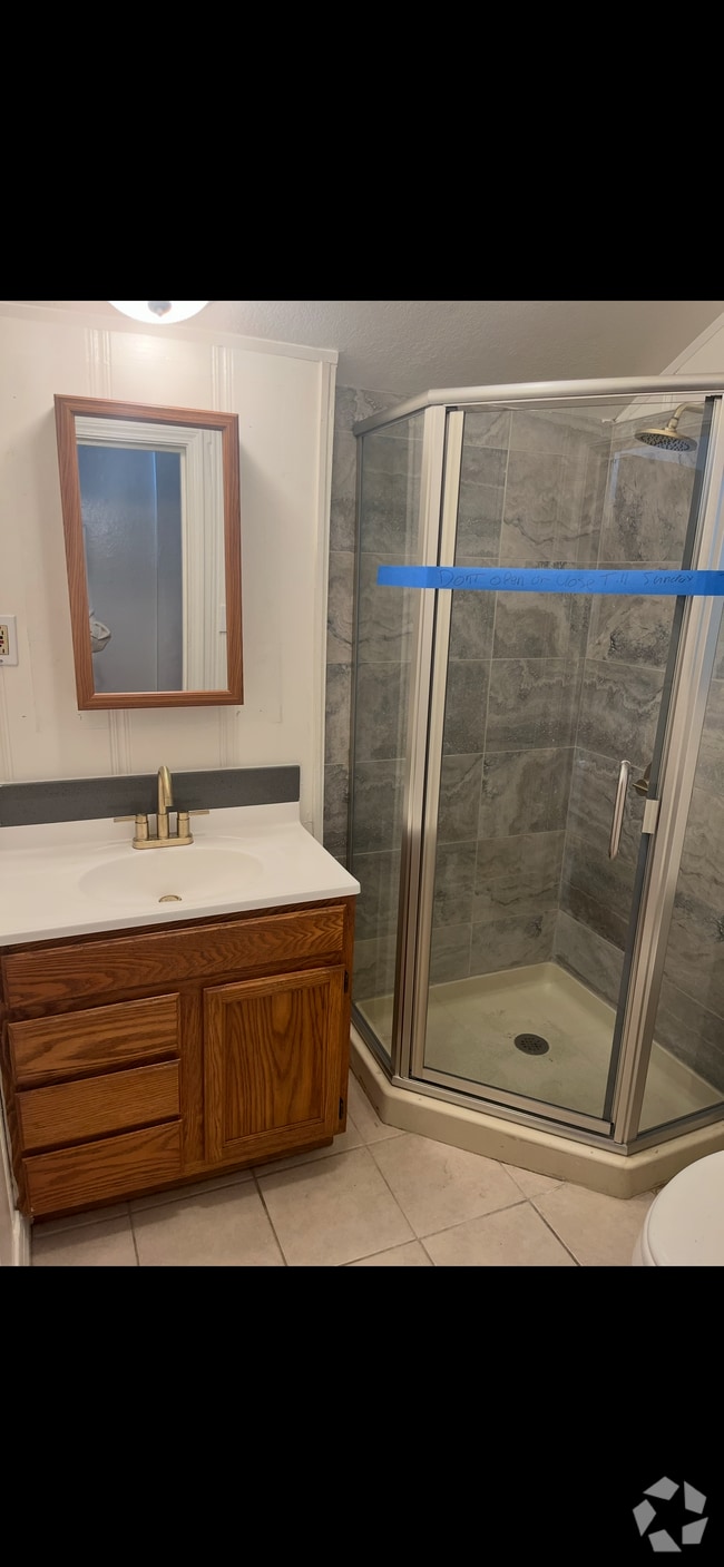 Updated Shower & Bathroom - 731 Lucas Ave