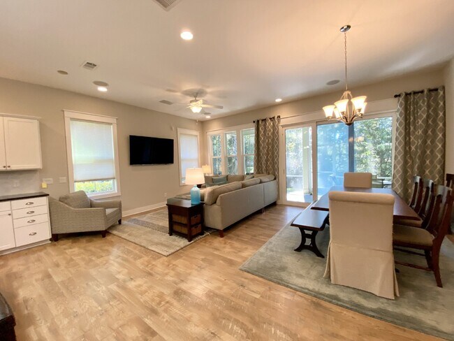Building Photo - Furnished, Hampton Lake Home Available for...
