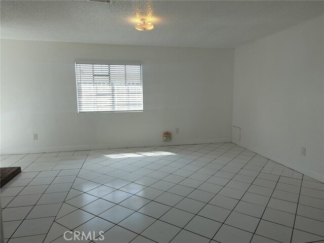 Foto del edificio - 25425 Filaree Ave