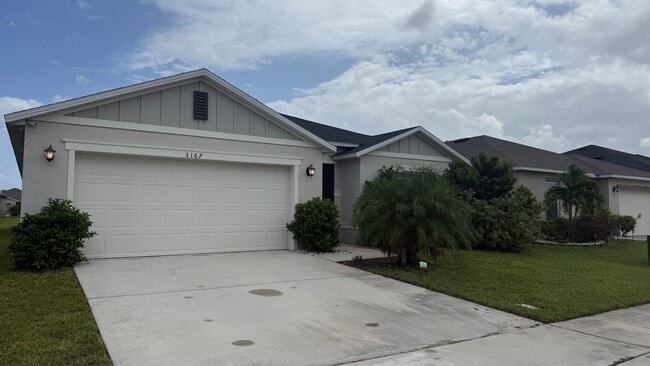Building Photo - Beautiful 4 bed 2 bath house