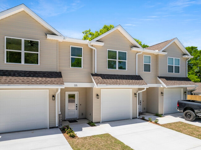 Building Photo - 135 Bayou View Dr