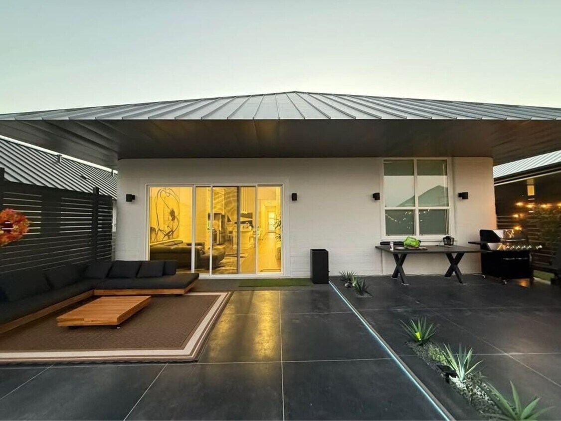 Foto principal - 213 Cherry Ridge Rd