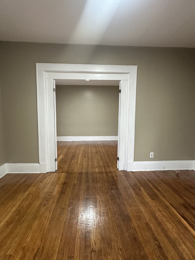 Foto del edificio - Spacious one-bedroom apartment located on Hazelwood in Rochester, NY.