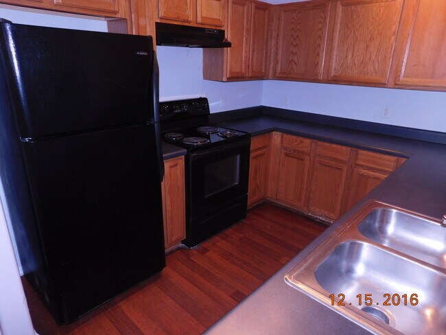 Foto del edificio - AVAILABLE NOW!!