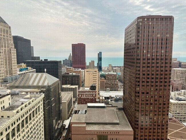 Foto del edificio - 235 W Van Buren St