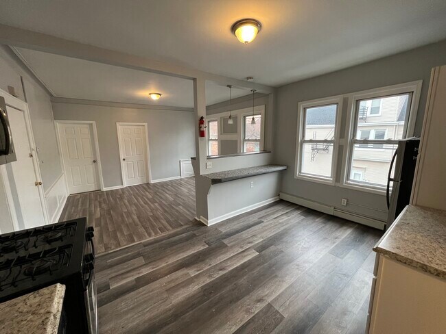 Building Photo - 354 Clinton Pl
