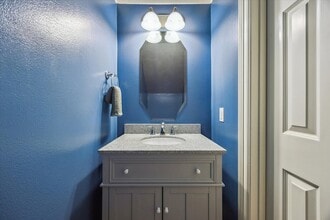 Building Photo - 5337 Elm St