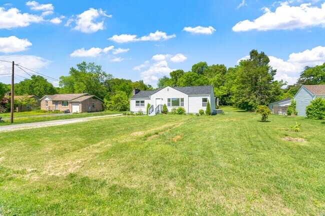 Foto del edificio - 5700 Ridgefield Rd