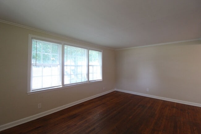Building Photo - October 2025 FREE On This One Bedroom Dupl...