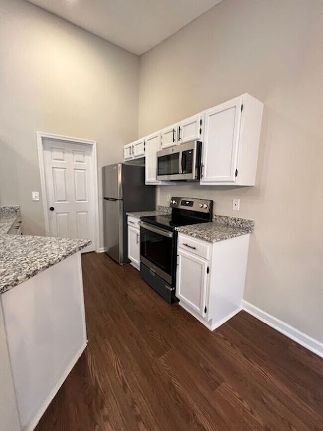 Building Photo - Fully Renovated with Modern Updates!! 3 Be...