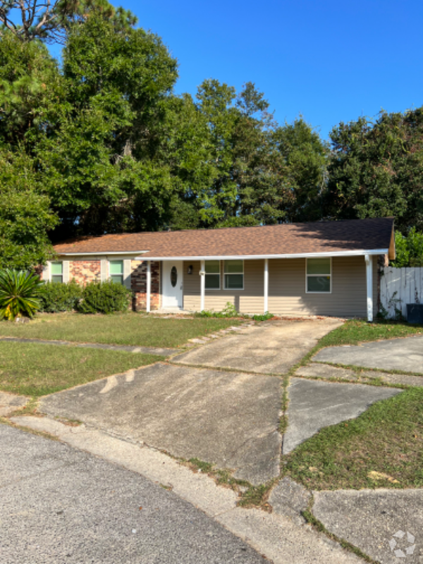 Building Photo - 1205 Santa Fe Cir