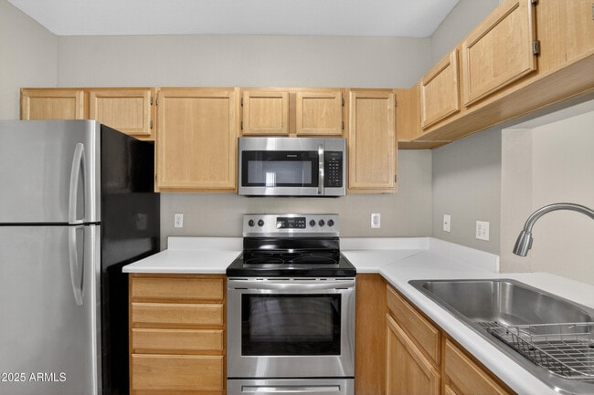 Building Photo - 5401 E Van Buren St