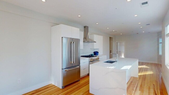 Building Photo - 179 Appleton St