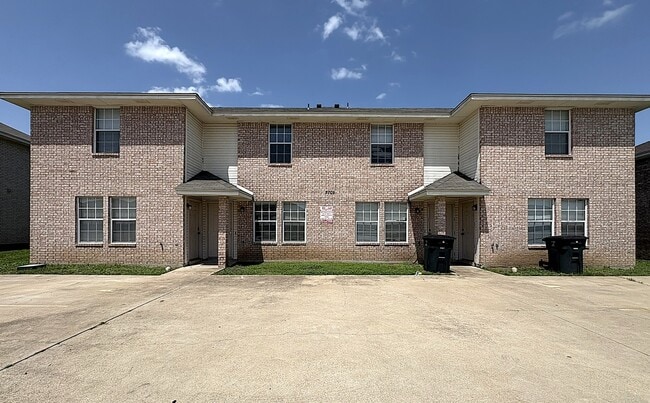 Building Photo - 5709 Redstone Dr