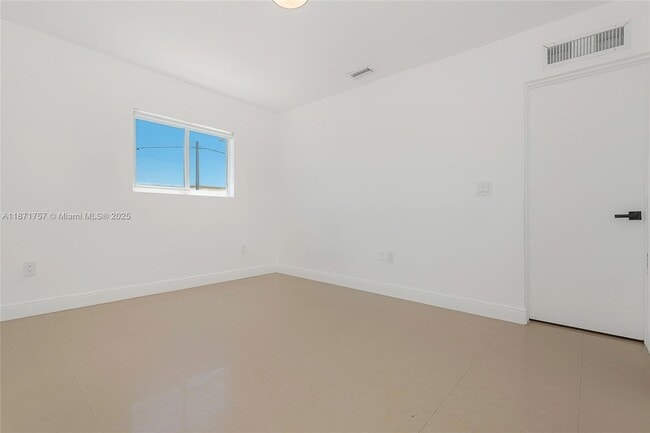 Foto del edificio - 1013 SW 7th St
