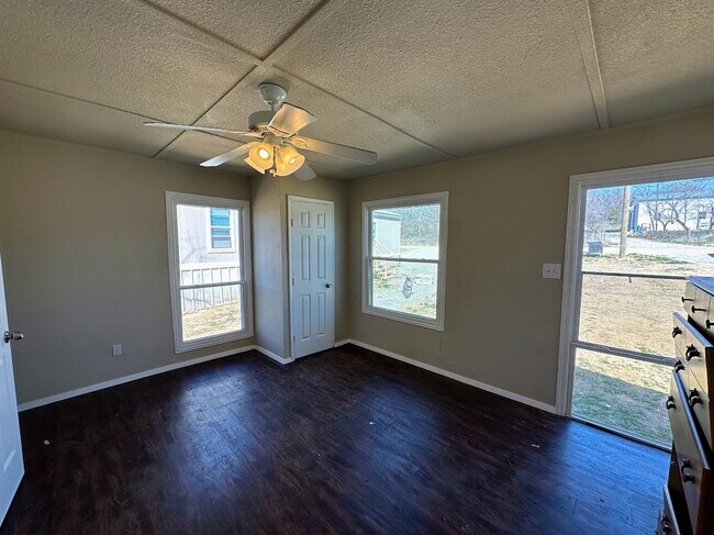 Building Photo - Ask about our no Security deposit!