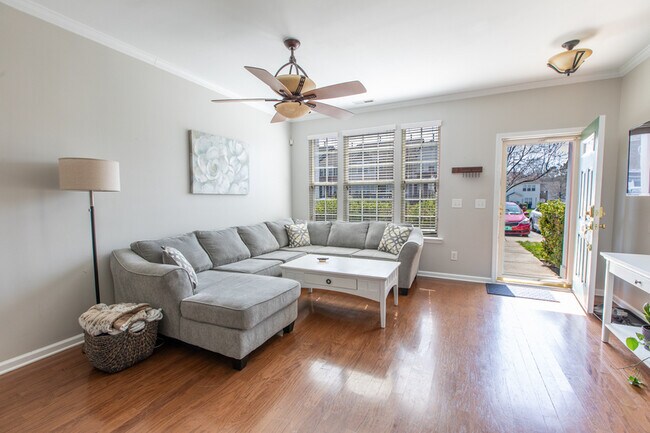 Foto del edificio - 138 Cedar Elm Rd