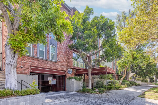 Foto del edificio - 532 N Rossmore Ave