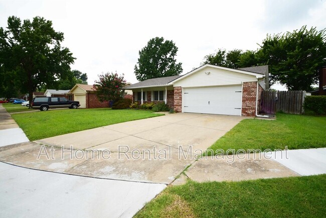 Building Photo - 1608 S 1st Pl