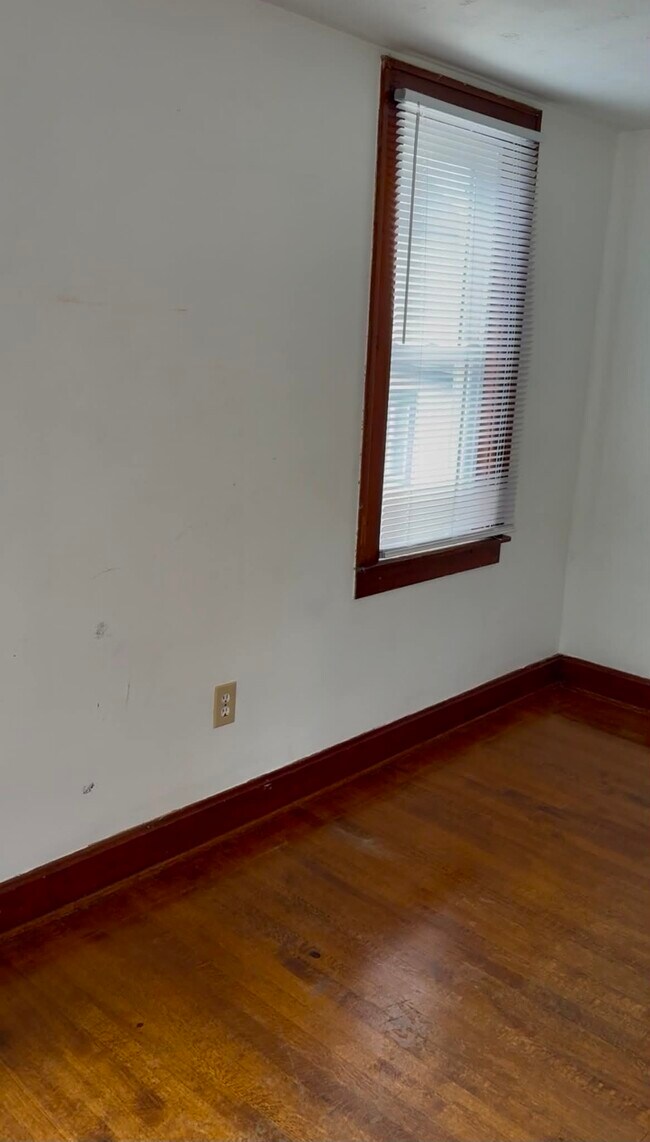 Sala de estar - 77 1/2 N High St
