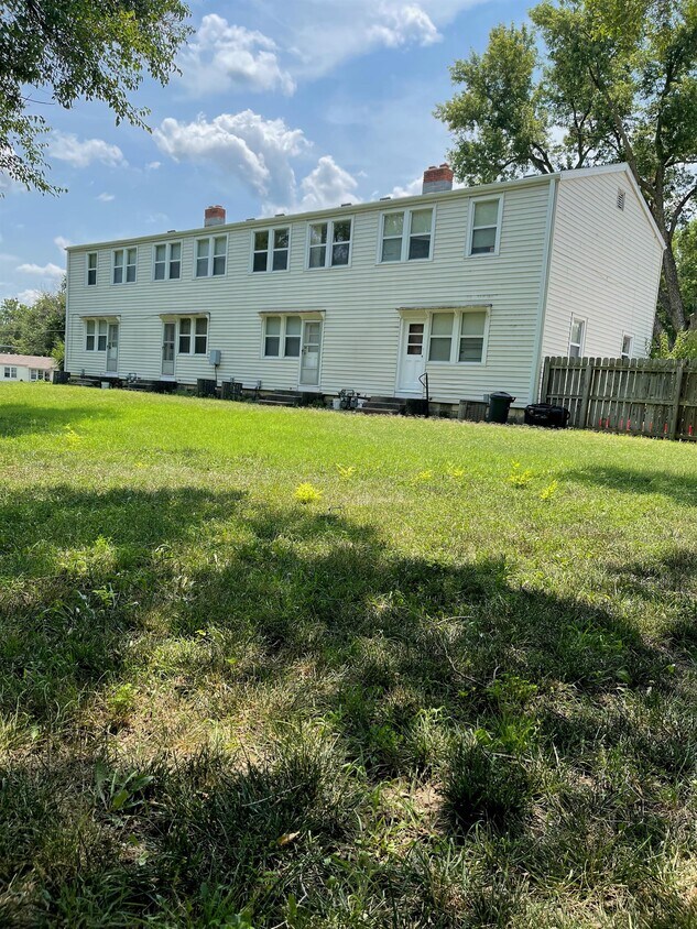 Primary Photo - 718 W 1st St