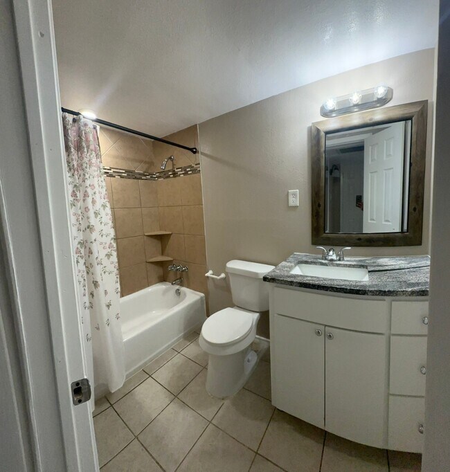 Foto del edificio - 8110 Albacore Dr