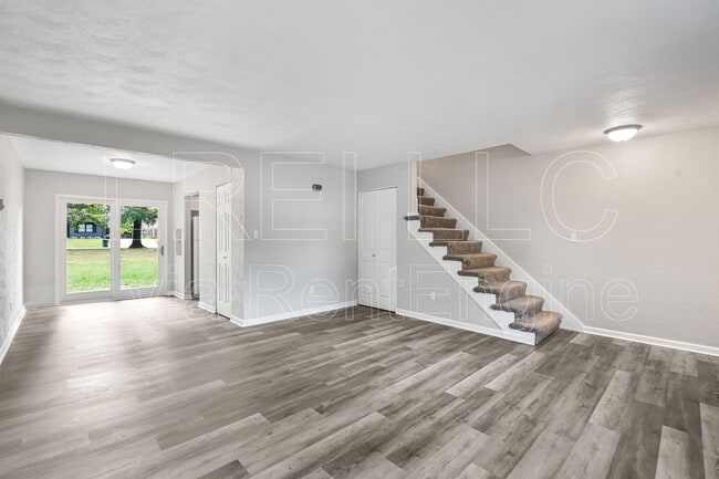 Building Photo - 1202 E Walford Dr