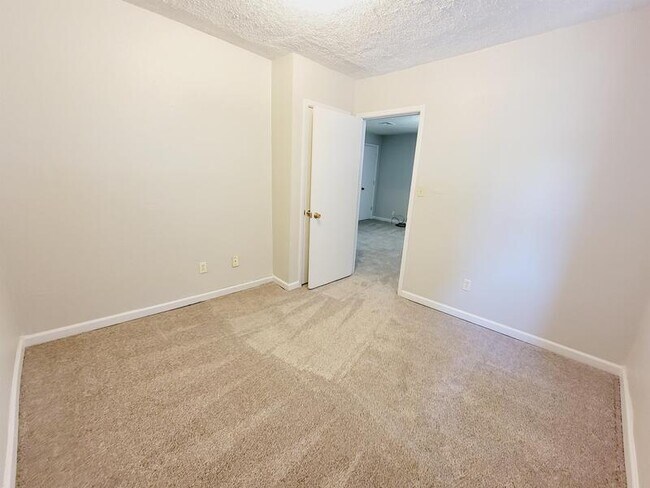 Building Photo - 1601 S Martinson Ave