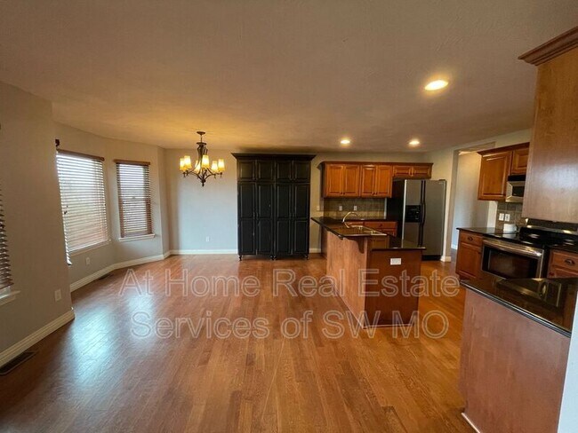 Building Photo - 6063 N 19th Ave