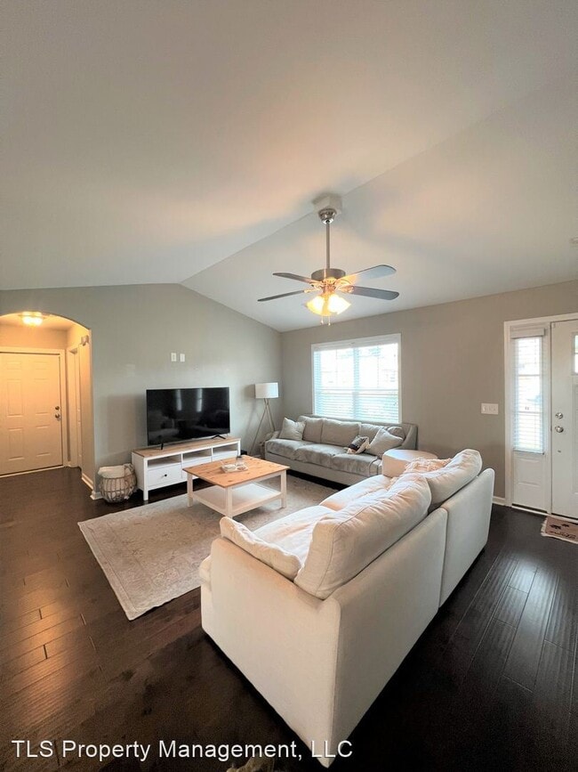 3 br, 2 bath House 606 Grand Pine Avenue House Rental in Enterprise