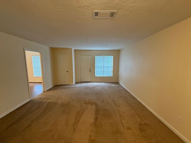 Foto del edificio - 4/2 Corner Lot Home with Fenced Yard