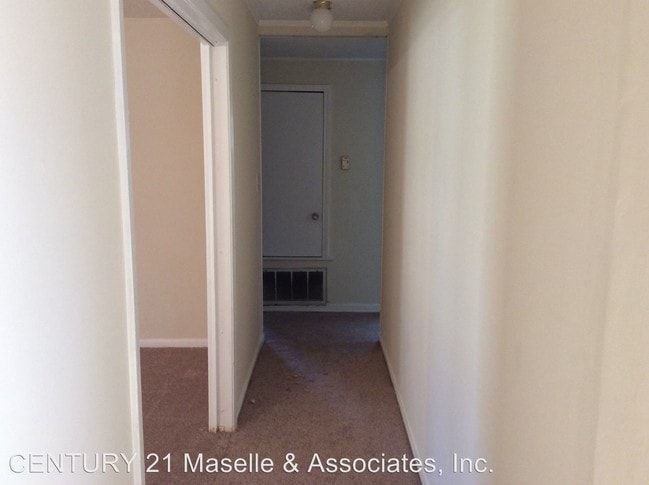 Building Photo - 2351 Montebello Dr
