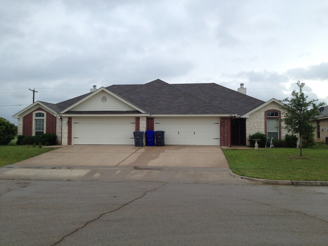 Primary Photo - Duplex