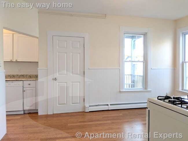 Building Photo - 21 Thorndike St