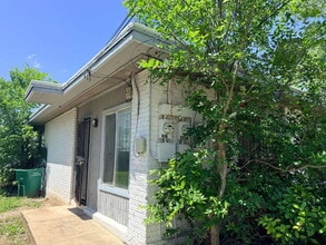 Building Photo - 606 Morningview Dr