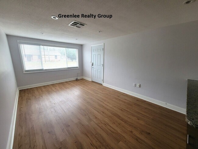 Foto del edificio - Walk to Downtown New Port Richey – Updated 2 Bed / 1 Bath Duplex!