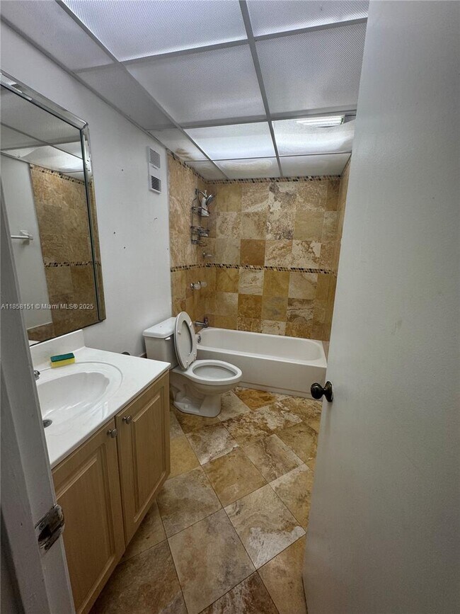 Foto del edificio - 10000 NW 80th Ct