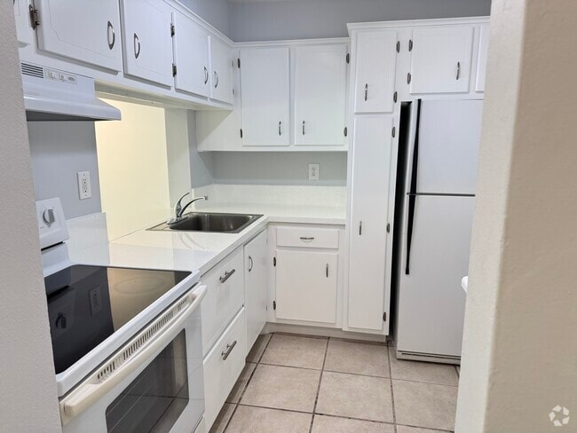 Building Photo - 9641 SW 77th Ave