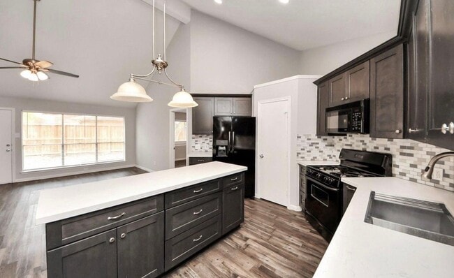 Foto del edificio - 6915 Cansfield Ct