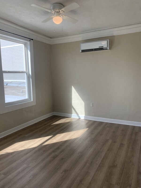 Foto del edificio - 1056 E Montague Ave