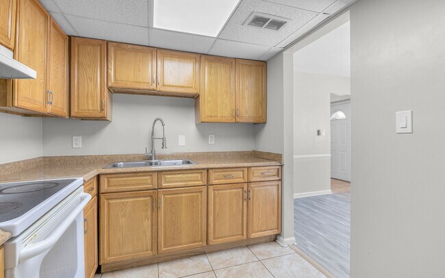 Foto del edificio - 809 Hampstead Ct