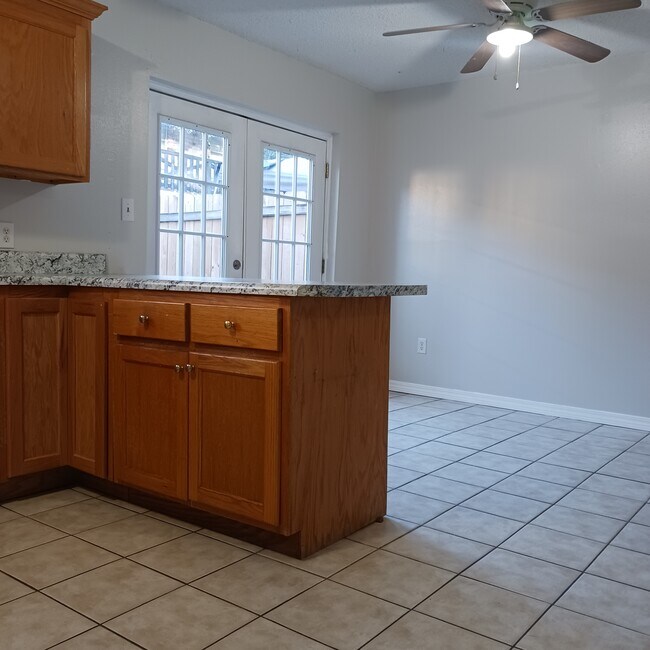 Building Photo - 1207 Canal St