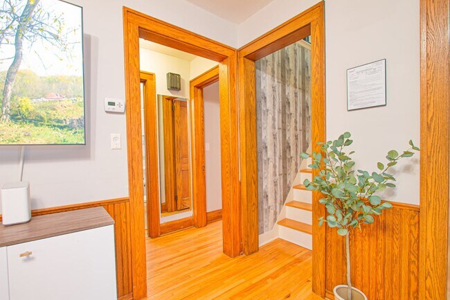 Foto del edificio - Charming 2-Bedroom Main Floor Home in South Minneapolis