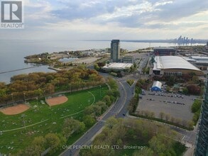 Building Photo - 215 Fort York Blvd