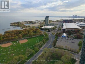 Building Photo - 215 Fort York Blvd