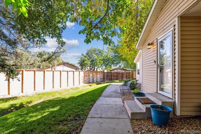 Foto del edificio - 8468 Everett Way