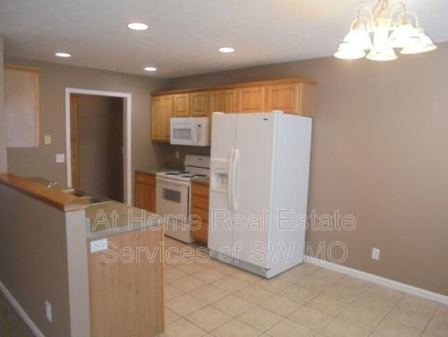 Building Photo - 304b Excalibur Ct
