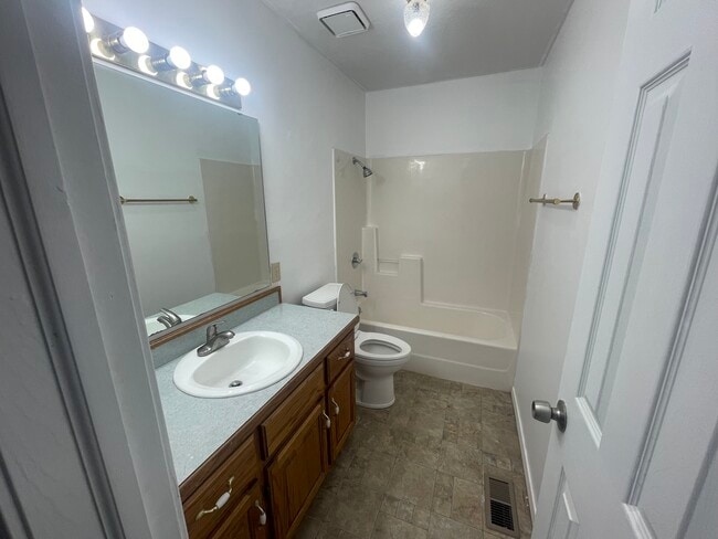 Building Photo - 317 S Market St