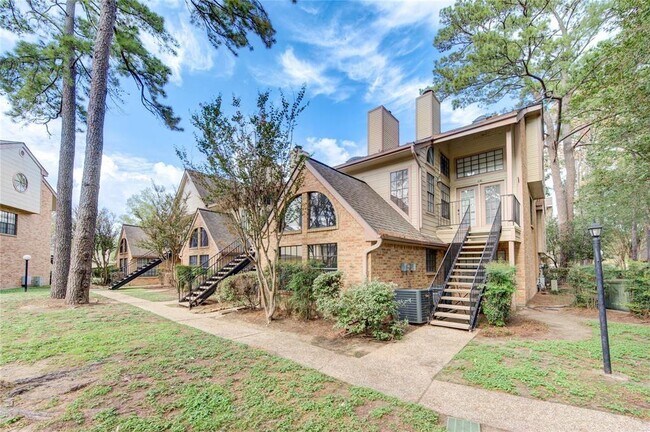 Building Photo - 16800 Sugar Pine Dr