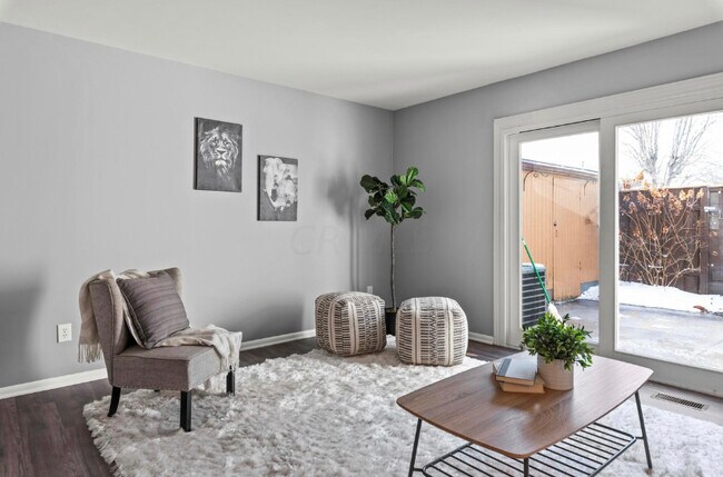 Foto del edificio - 2370 Woodbrook Cir S